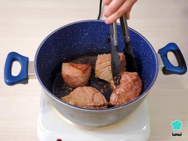 Recette de Joue sauce au vin blanc - Étape 1