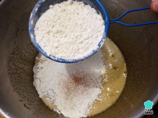 Recette de Gâteau aux carottes, aux noix et à la cannelle - Étape 2
