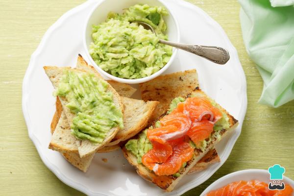 Recette de canapés au saumon et à l'avocat