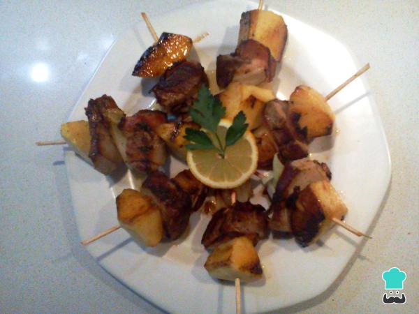 Recette des BROCHETS DE LONGE ET POMMES