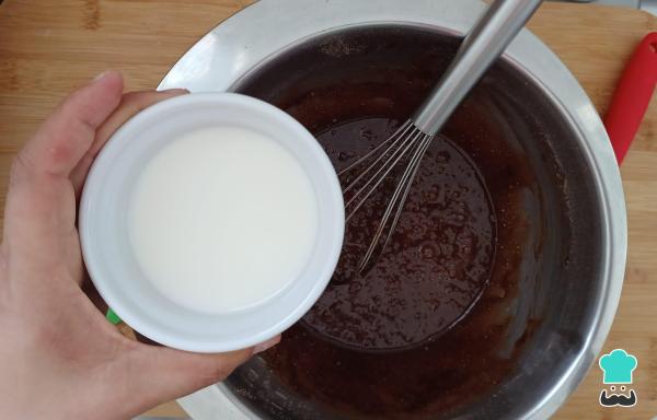 Recette de gâteau au chocolat à la friteuse à air – Étape 3