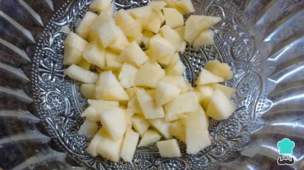 Recette de Gâteau au Yaourt aux Pommes et aux Noix - Étape 2