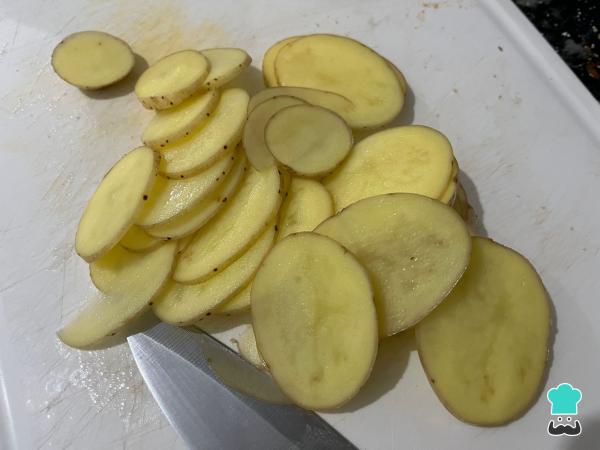 Recette de pizza aux pommes de terre - Étape 3