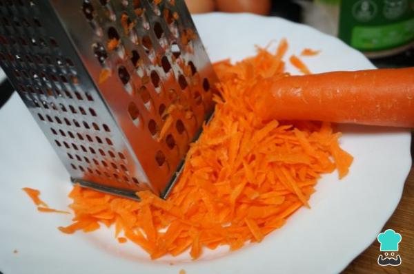 Recette de gâteau au yaourt et aux carottes sans sucre - Étape 1