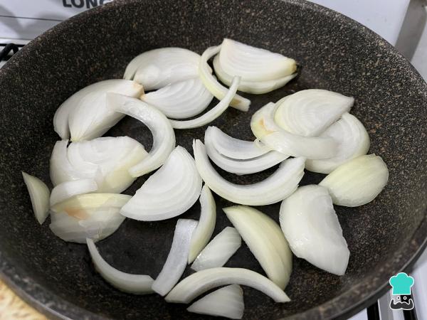 Recette d'empanadas au fromage et à l'oignon - Étape 1