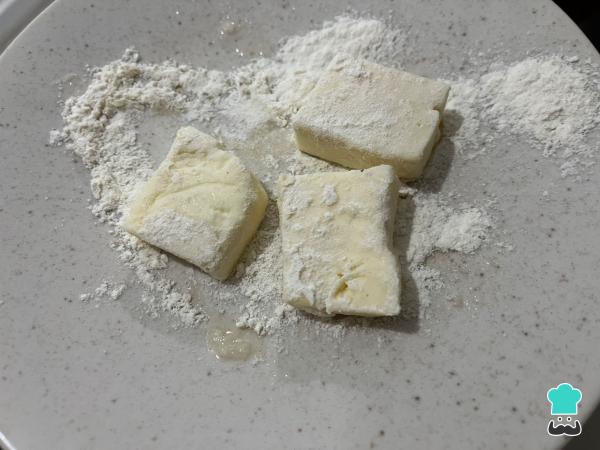Recette d'empanadas au fromage et à l'oignon - Étape 3