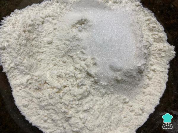 Recette de Donuts à la farine autolevante et à l'huile - Étape 1