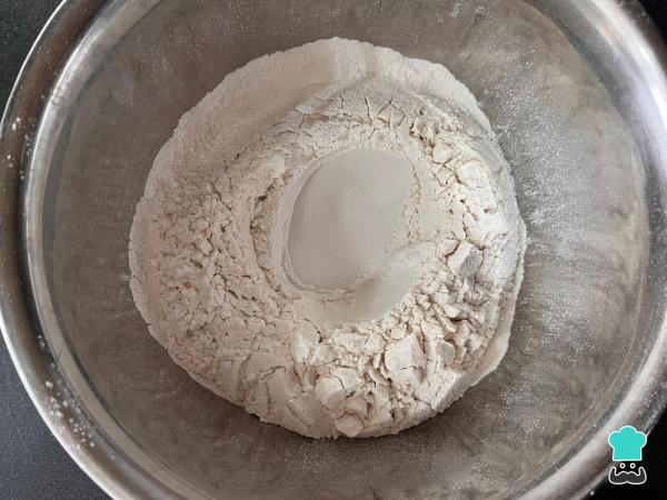 Recette du Pain pétri sans beurre - Étape 1