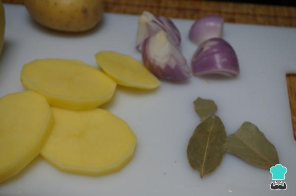 Recette traditionnelle de hake galicien - Étape 1