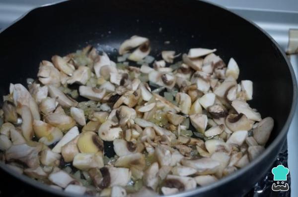 Recette de surlonge de porc en sauce aux champignons et oignon - Étape 3