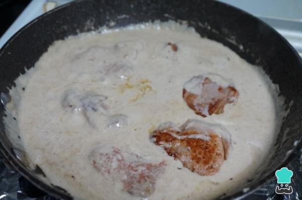 Recette de surlonge de porc en sauce aux champignons et oignon - Étape 7