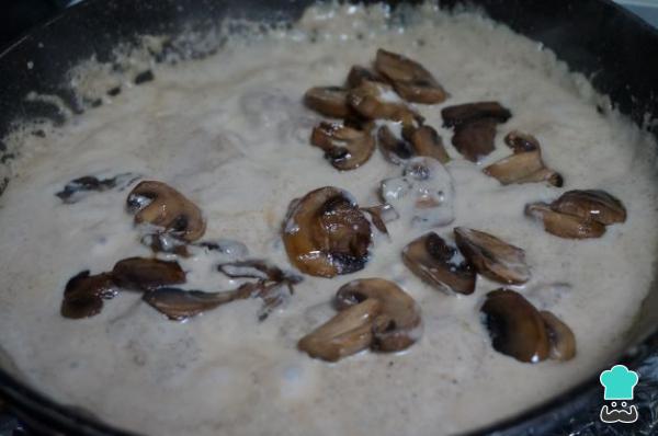 Recette de surlonge de porc en sauce aux champignons et oignon - Étape 8