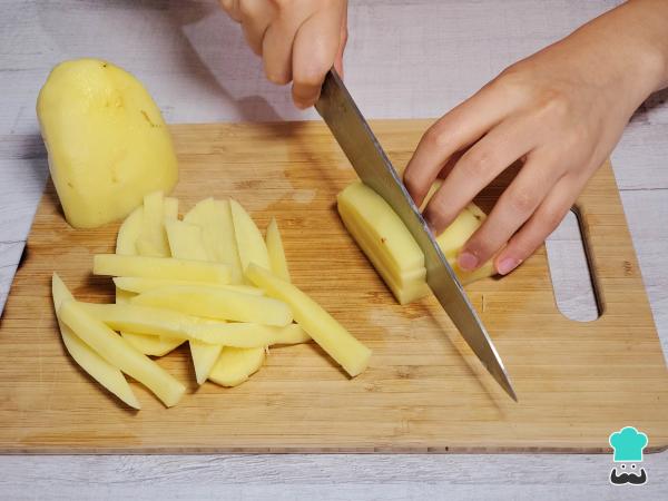 Recette de Salchipapa colombienne - Étape 1