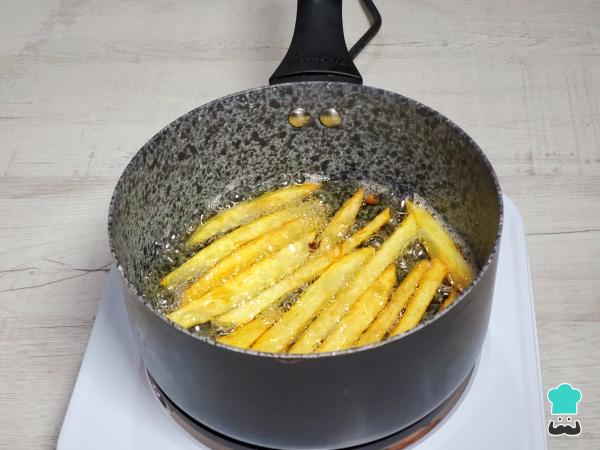 Recette de Salchipapa colombienne - Étape 3