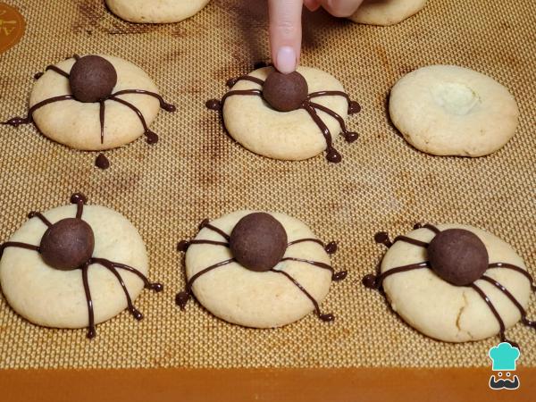 Recette des biscuits Halloween Spider - Étape 9
