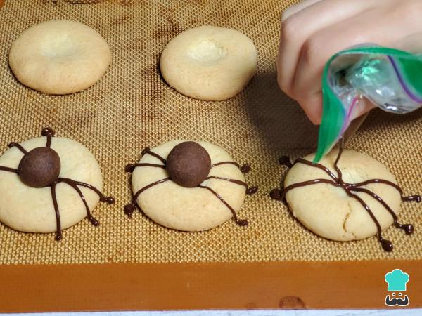 Recette de biscuits Halloween Spider - Étape 8