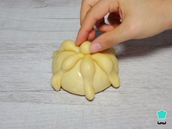 Recette du Pain des morts farci aux fraises et à la crème - Étape 6