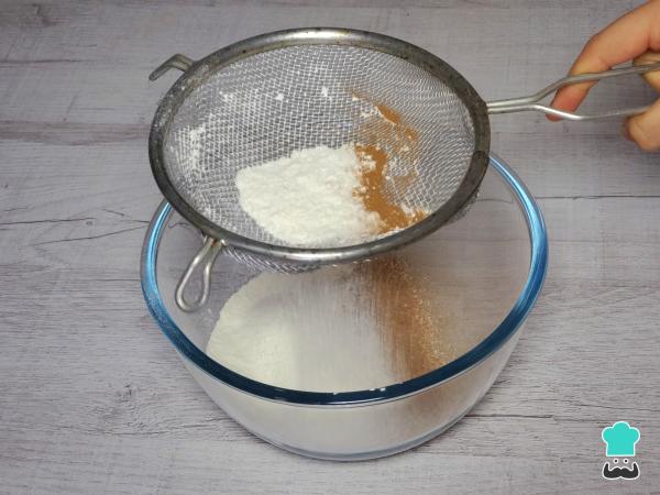 Recette de gâteau juteux aux carottes et à la cannelle - Étape 3