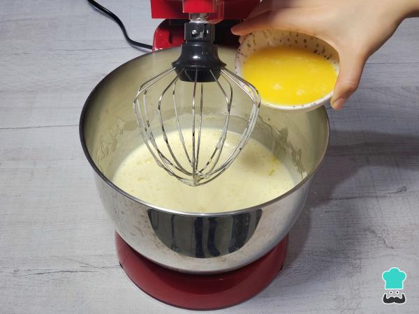 Recette de gâteau juteux aux carottes et à la cannelle - Étape 2