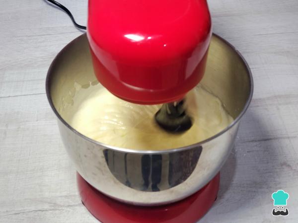 Recette de gâteau juteux aux carottes et à la cannelle - Étape 1