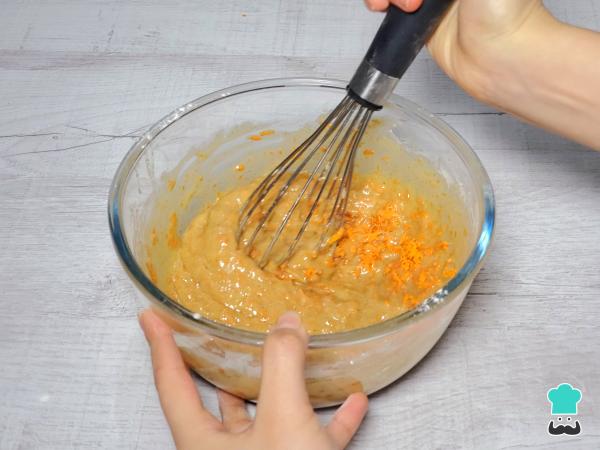 Recette de gâteau juteux aux carottes et à la cannelle - Étape 4