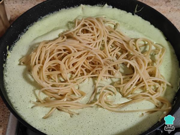 Recette de Spaghettis verts au poulet - Étape 5