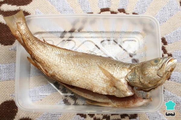 Recette de Poisson frit aux patacones et sauce - Étape 1