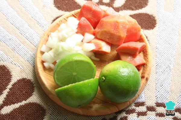 Recette de Poisson frit avec patacones et sauce - Étape 3