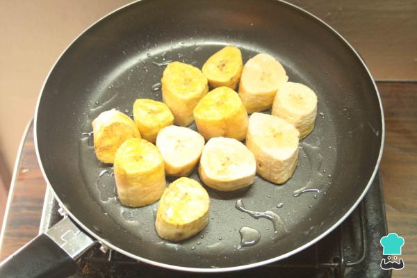 Recette de Poisson frit avec patacones et sauce - Étape 10