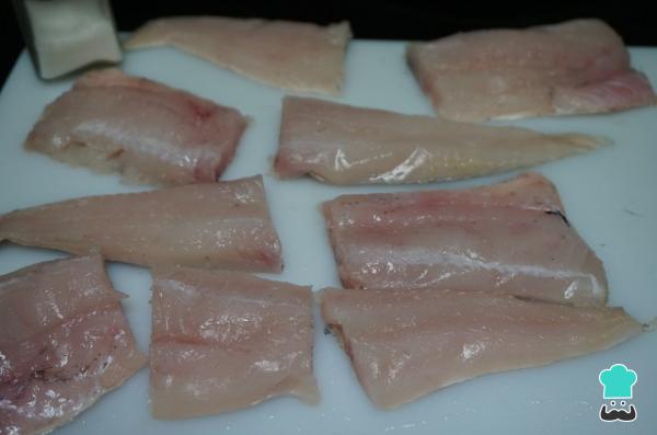 Recette de Merlu aux crevettes à l'ail - Étape 4