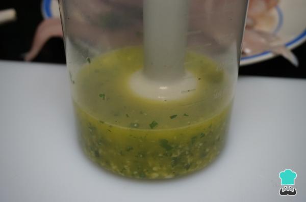 Recette de Merlu aux crevettes à l'ail - Étape 3