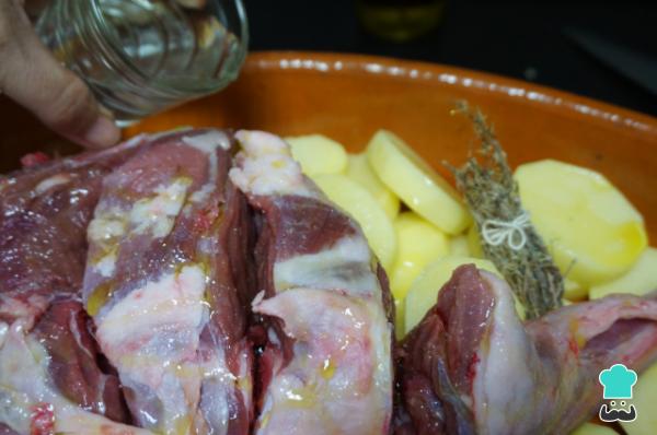 Recette du Gigot d'Agneau au Four au Vin Blanc - Étape 3