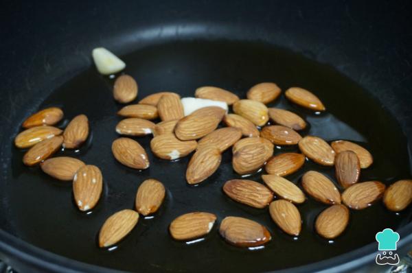 Recette de longe sauce aux amandes - Étape 1