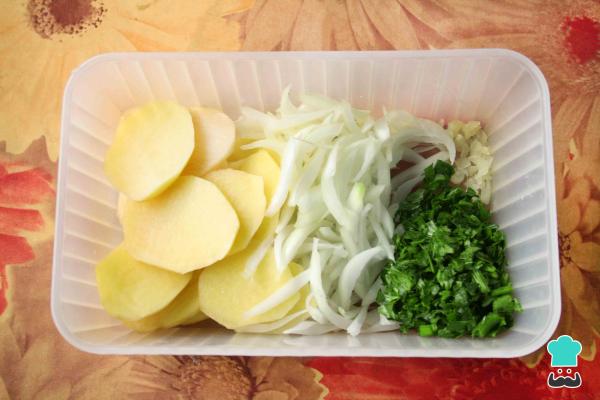 Recette de Sardines au Four avec Pommes de Terre et Oignons - Étape 2