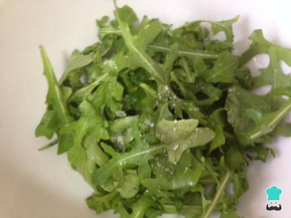 Recette de Salade de Roquette aux Fraises - Étape 2