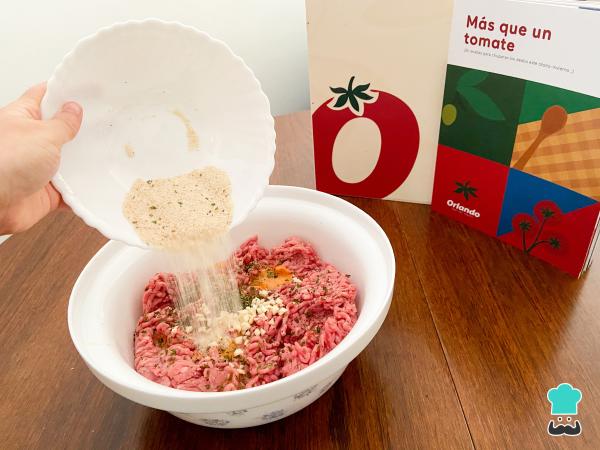 Recette de Boulettes de viande aux champignons et sauce tomate frite - Étape 4