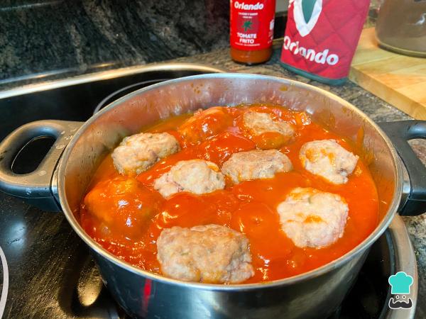 Recette de Boulettes de viande aux champignons et sauce tomate frite - Étape 10
