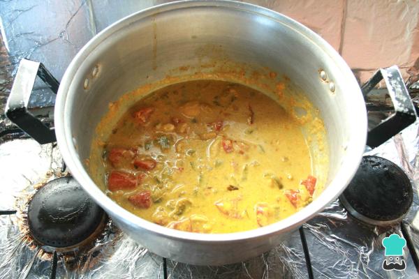 Recette de Poisson à la Sauce Noix de Coco et Curry - Étape 8