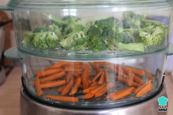 Recette de Salade de brocolis, carottes et pommes - Étape 2