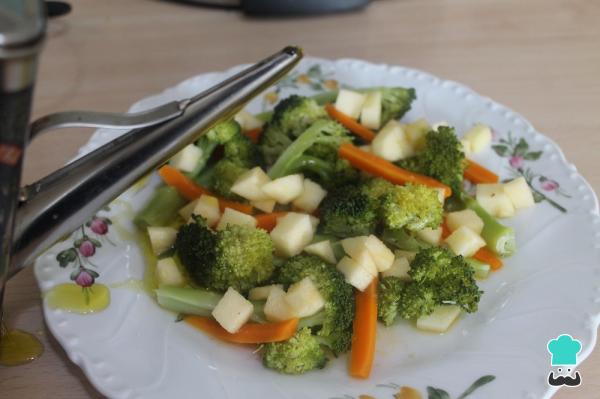 Recette de Salade de brocolis, carottes et pommes - Étape 5