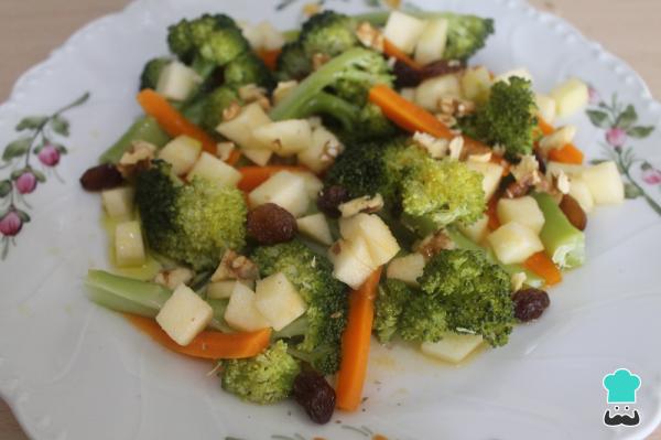 Recette de Salade de brocolis, carottes et pommes - Étape 6