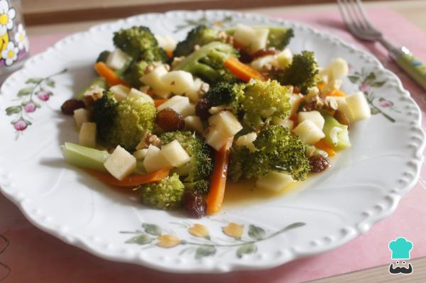 Recette de Salade de brocolis, carottes et pommes - Étape 7
