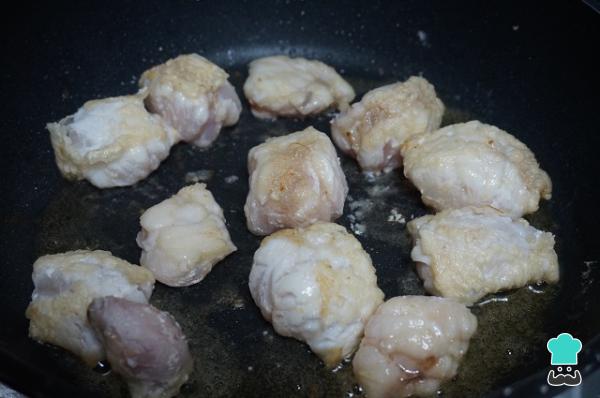 Recette de Lotte en sauce aux crevettes étape par étape - Étape 3