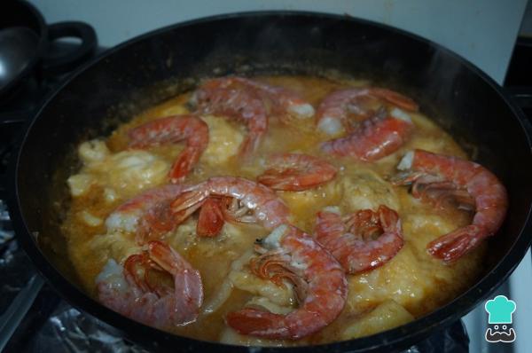 Recette de Lotte en sauce aux crevettes étape par étape - Étape 10