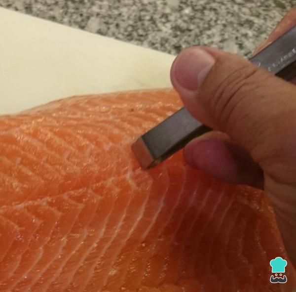 Recette de Saint-Jacques de saumon marinées aux champignons sautés - Étape 1