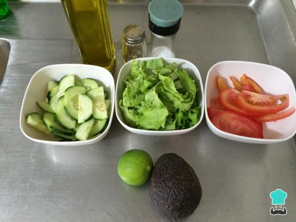 Recette Salade verte à l'avocat - Étape 1
