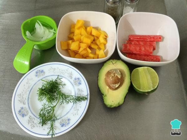 Recette de salade de surimi tropicale - Étape 1