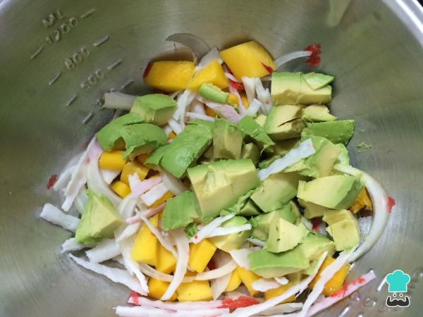 Recette de salade de surimi tropicale - Étape 3