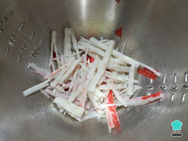 Recette de salade de surimi tropicale - Étape 2