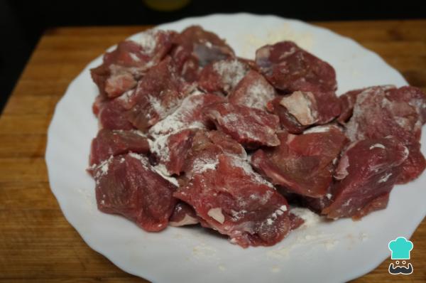 Recette de Ragoût de Viande aux Pommes de Terre - Étape 1